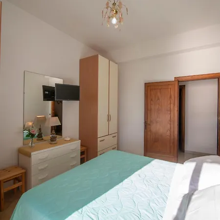Casa Rossia, - Away From The Crowds פוזיטנו